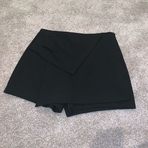 Black Zara skort